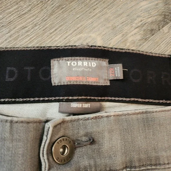 NWT Torrid Bombshell Skinny Jeans 22 Gray Distressed‎ High Rise Soft Stretch - Picture 5 of 16